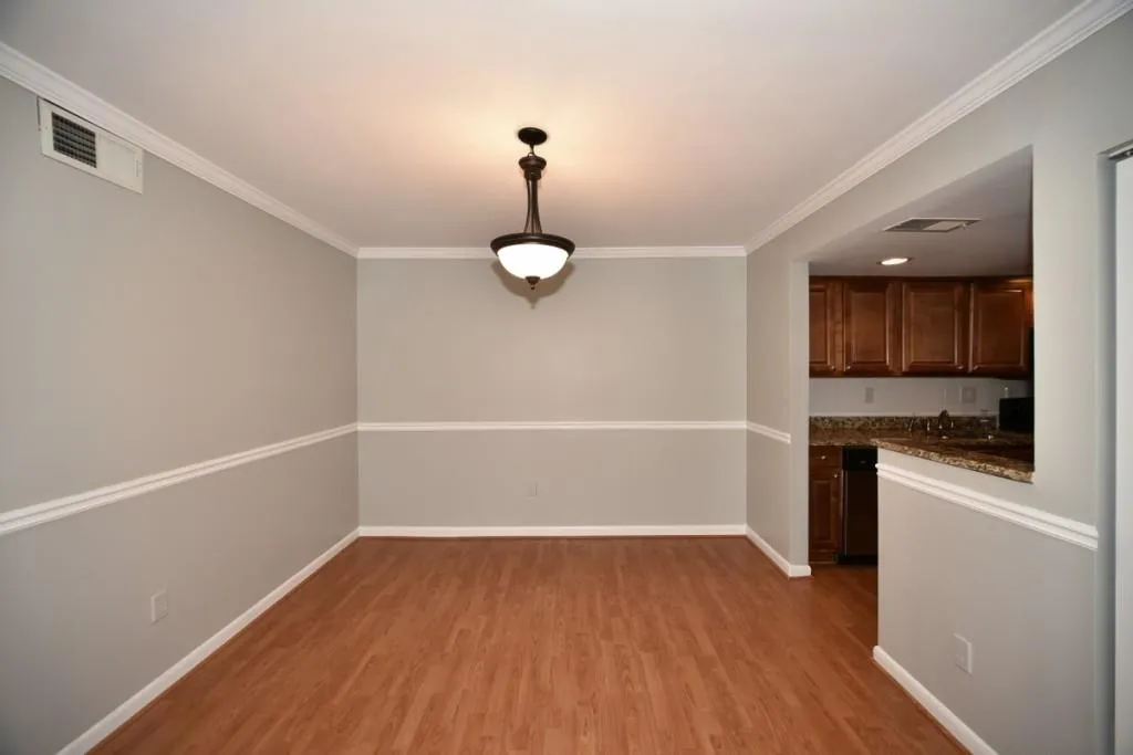 6900 Roswell Road Unit Q8, Atlanta, Georgia 30328, 2 Bedrooms Bedrooms, ,2 BathroomsBathrooms,Residential,Sold,6900 Roswell Road Unit Q8,5748410