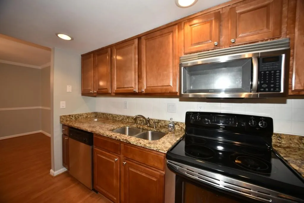 6900 Roswell Road Unit Q8, Atlanta, Georgia 30328, 2 Bedrooms Bedrooms, ,2 BathroomsBathrooms,Residential,Sold,6900 Roswell Road Unit Q8,5748410