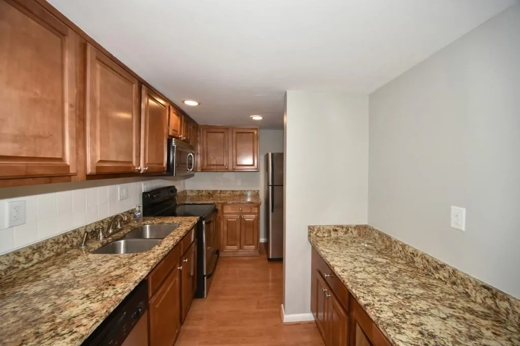 6900 Roswell Road Unit Q8, Atlanta, Georgia 30328, 2 Bedrooms Bedrooms, ,2 BathroomsBathrooms,Residential,Sold,6900 Roswell Road Unit Q8,5748410