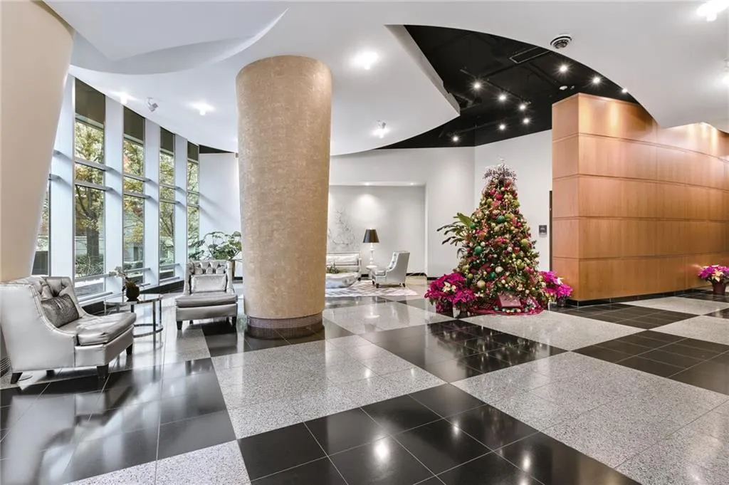 Building lobby with a high ceiling