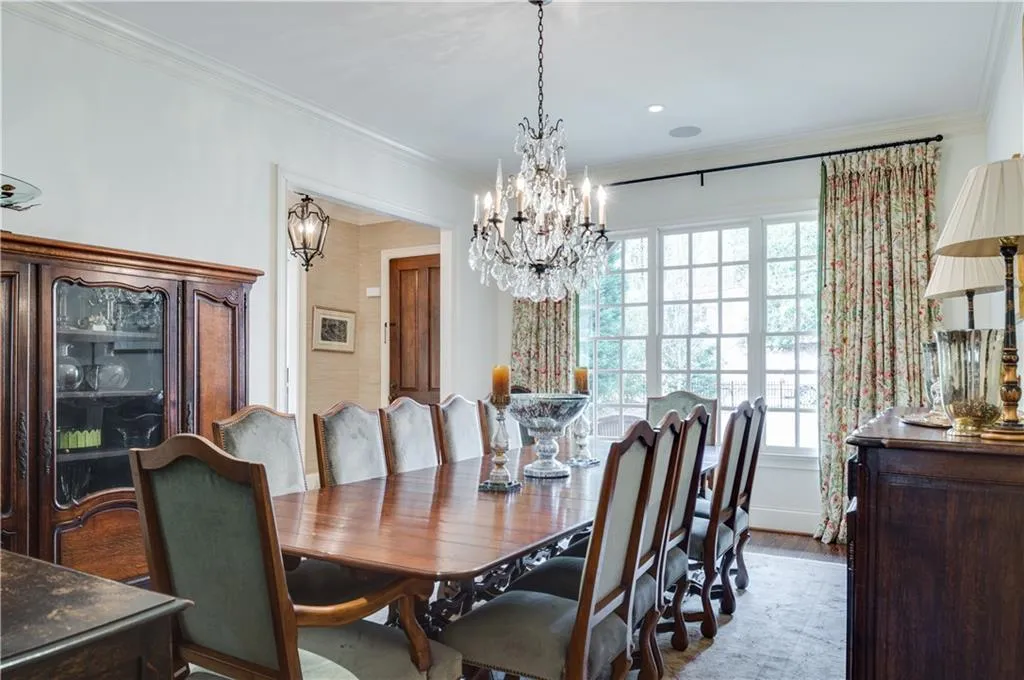 561 Loridans Drive Ne, Atlanta, Georgia 30342, 5 Bedrooms Bedrooms, ,5 BathroomsBathrooms,Residential,Sold,561 Loridans Drive Ne,5790598