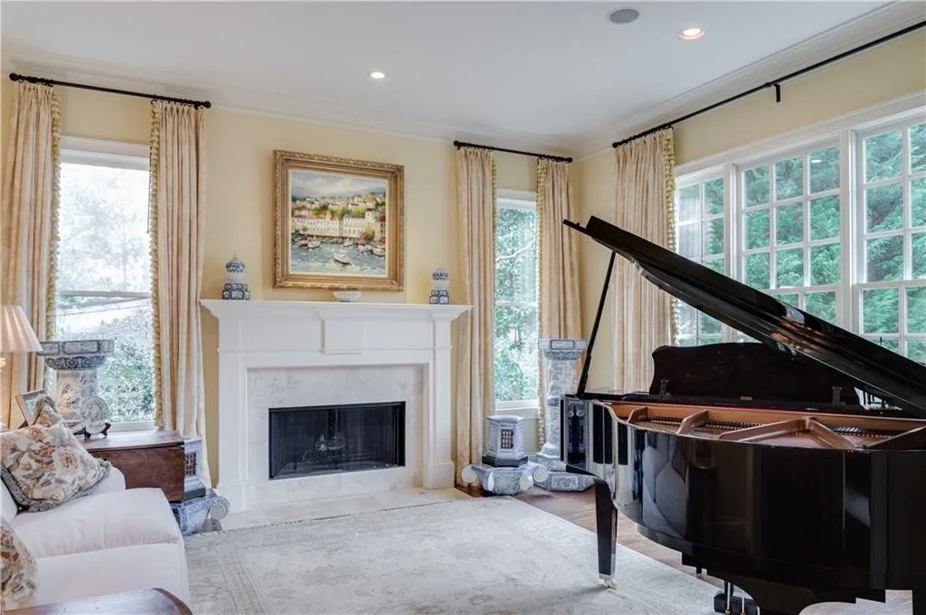 561 Loridans Drive Ne, Atlanta, Georgia 30342, 5 Bedrooms Bedrooms, ,5 BathroomsBathrooms,Residential,Sold,561 Loridans Drive Ne,5790598