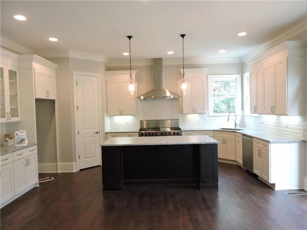 6049 Kayron Drive, Atlanta, Georgia 30328, 5 Bedrooms Bedrooms, ,4 BathroomsBathrooms,Residential,Sold,6049 Kayron Drive,5633642