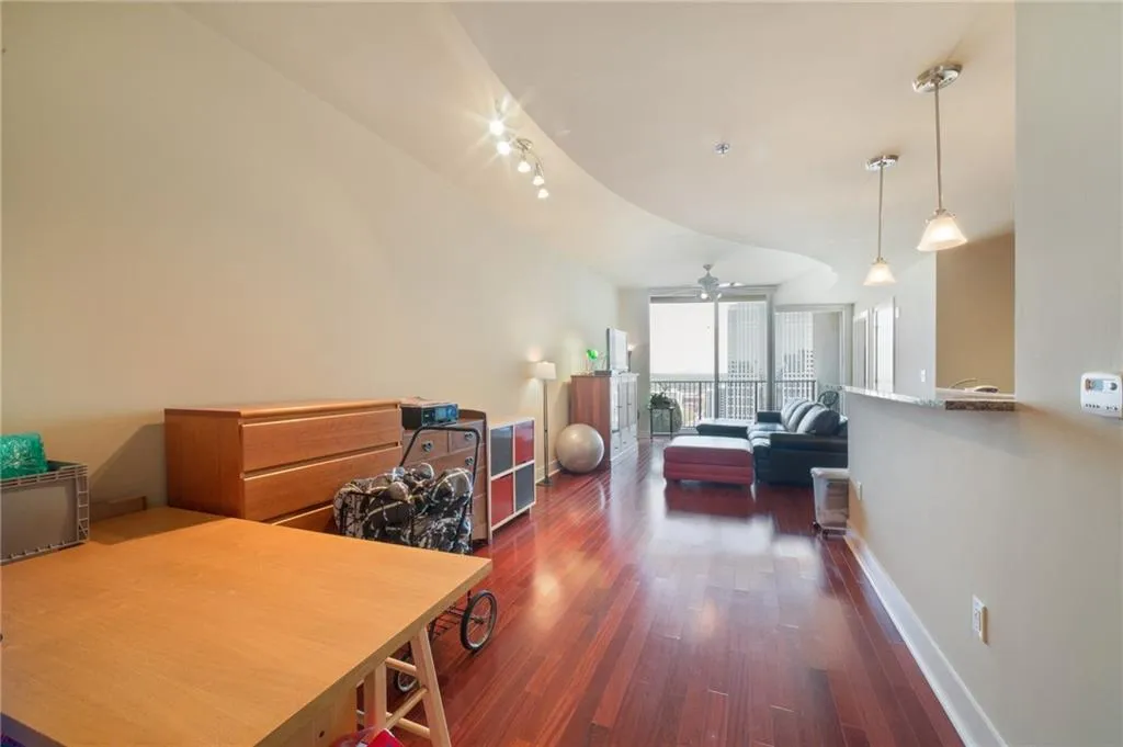 20 10th Street Nw Unit 1802, Atlanta, Georgia 30309, 1 Bedroom Bedrooms, ,1 BathroomBathrooms,Residential,Sold,20 10th Street Nw Unit 1802,5982778