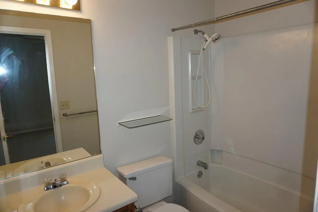 2205 Queen Anne Court Unit 2205, Atlanta, Georgia 30350, 2 Bedrooms Bedrooms, ,2 BathroomsBathrooms,Residential,Sold,2205 Queen Anne Court Unit 2205,5854980