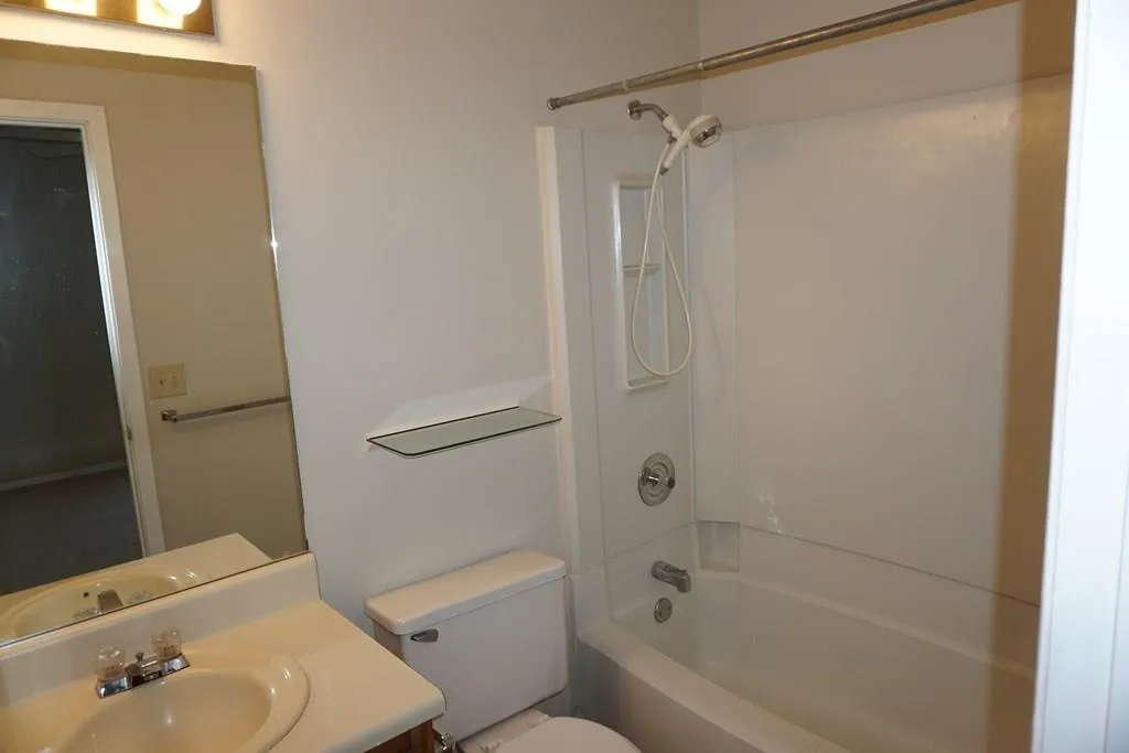 2205 Queen Anne Court Unit 2205, Atlanta, Georgia 30350, 2 Bedrooms Bedrooms, ,2 BathroomsBathrooms,Residential,Sold,2205 Queen Anne Court Unit 2205,5854980