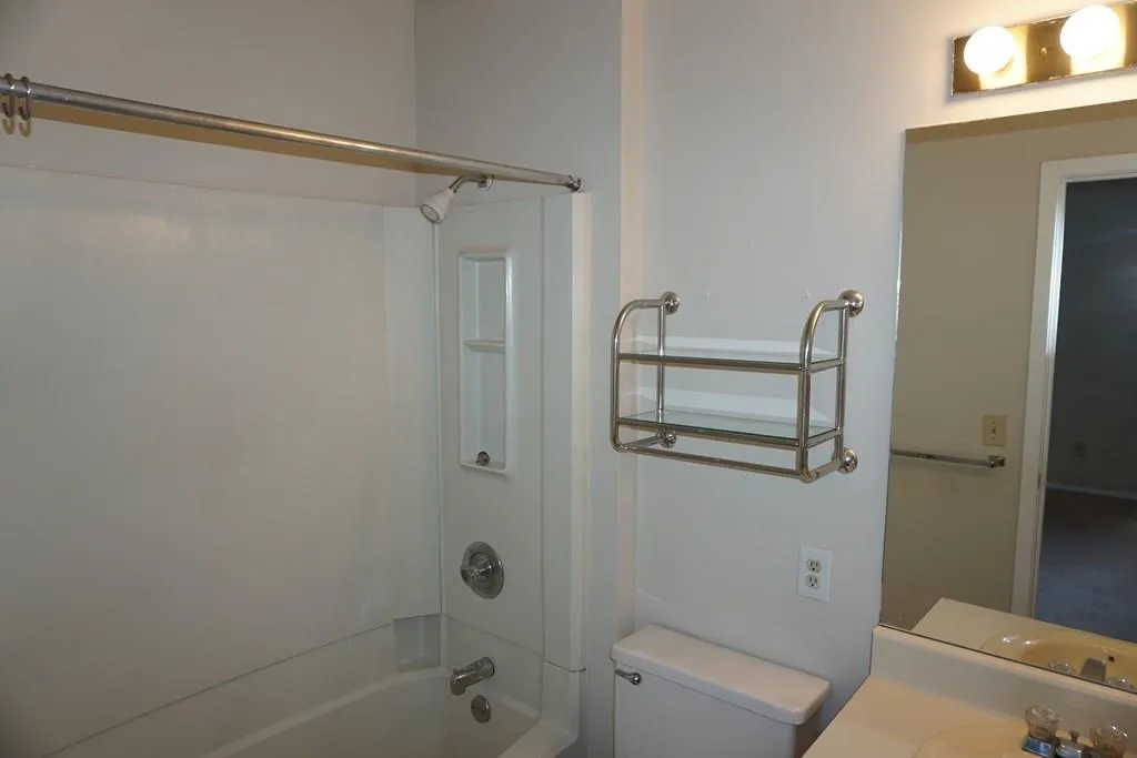 2205 Queen Anne Court Unit 2205, Atlanta, Georgia 30350, 2 Bedrooms Bedrooms, ,2 BathroomsBathrooms,Residential,Sold,2205 Queen Anne Court Unit 2205,5854980