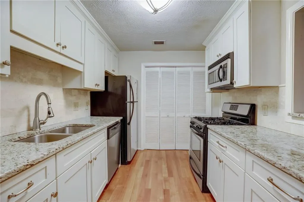 1605 Gettysburg Place Unit 1605, Sandy Springs, Georgia 30350, 2 Bedrooms Bedrooms, ,2 BathroomsBathrooms,Residential,Sold,1605 Gettysburg Place Unit 1605,7254308