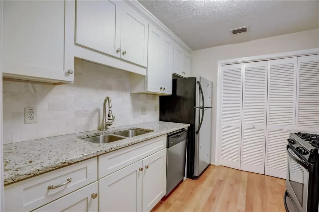 1605 Gettysburg Place Unit 1605, Sandy Springs, Georgia 30350, 2 Bedrooms Bedrooms, ,2 BathroomsBathrooms,Residential,Sold,1605 Gettysburg Place Unit 1605,7254308