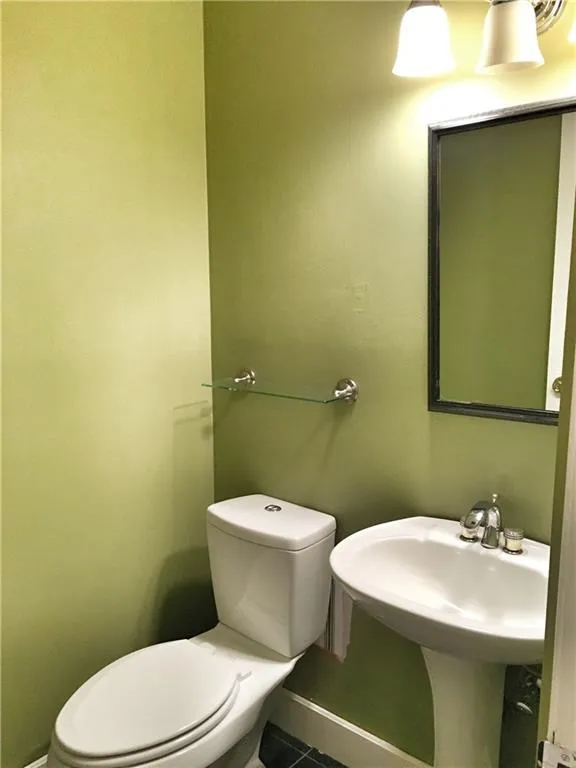 5400 Roswell Road Unit A6, Atlanta, Georgia 30342, 2 Bedrooms Bedrooms, ,1 BathroomBathrooms,Residential,Sold,5400 Roswell Road Unit A6,5963804