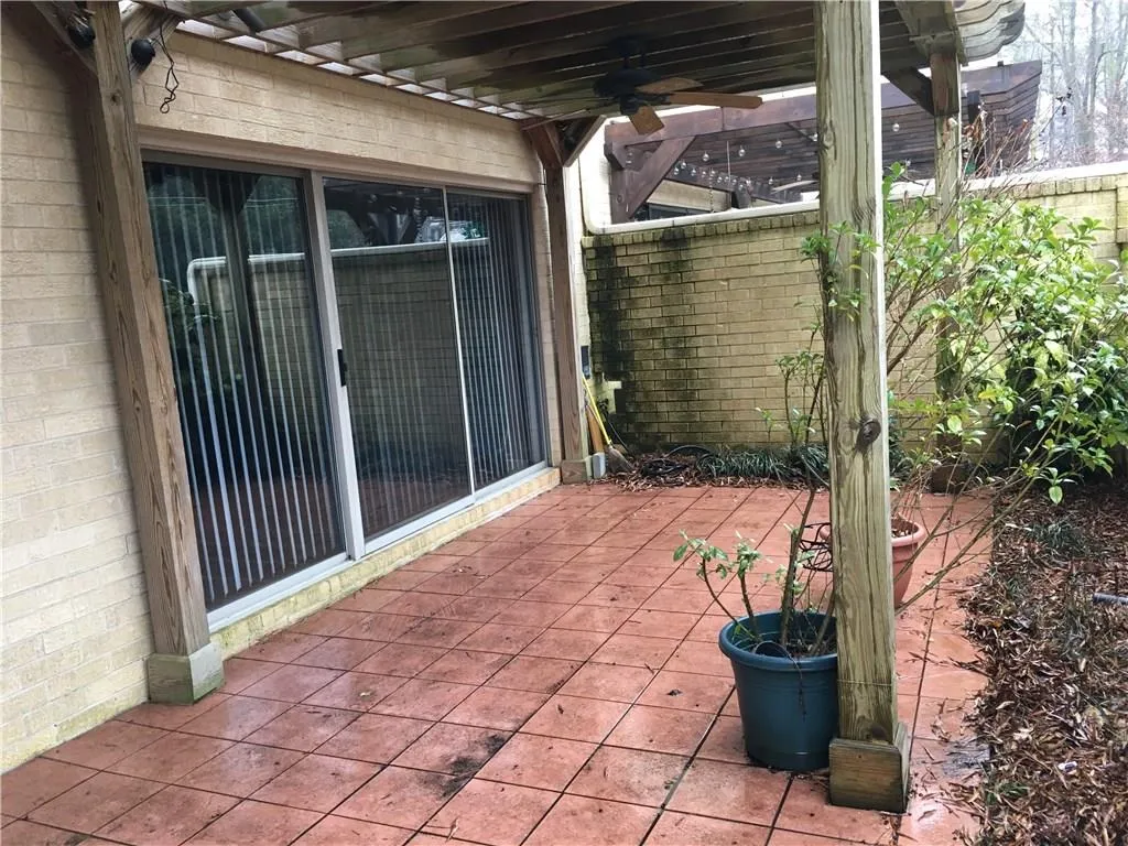 5400 Roswell Road Unit A6, Atlanta, Georgia 30342, 2 Bedrooms Bedrooms, ,1 BathroomBathrooms,Residential,Sold,5400 Roswell Road Unit A6,5963804