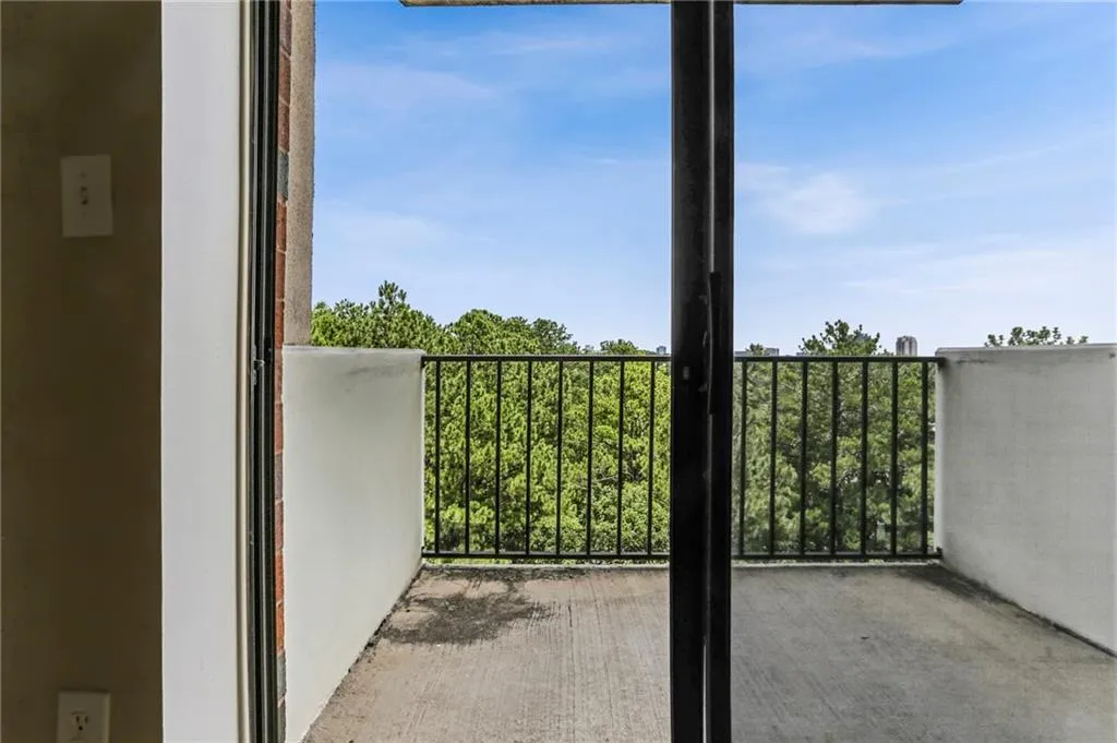 300 Johnson Ferry Road Ne Unit A811, Atlanta, Georgia 30328, 1 Bedroom Bedrooms, ,1 BathroomBathrooms,Residential,For Sale,300 Johnson Ferry Road Ne Unit A811,7658371