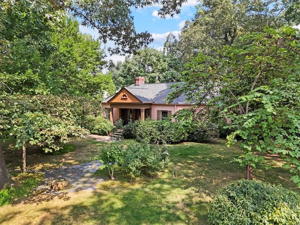 3061 Peachtree Drive Ne, Atlanta, Georgia 30305, 3 Bedrooms Bedrooms, ,2 BathroomsBathrooms,Residential,For Sale,3061 Peachtree Drive Ne,7656311