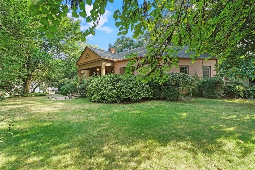 3061 Peachtree Drive Ne, Atlanta, Georgia 30305, 3 Bedrooms Bedrooms, ,2 BathroomsBathrooms,Residential,For Sale,3061 Peachtree Drive Ne,7656311