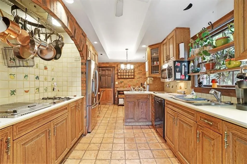 3061 Peachtree Drive Ne, Atlanta, Georgia 30305, 3 Bedrooms Bedrooms, ,2 BathroomsBathrooms,Residential,For Sale,3061 Peachtree Drive Ne,7656311