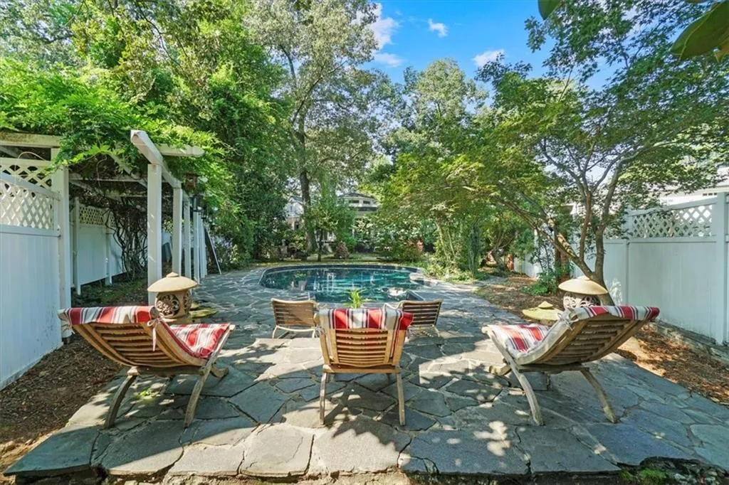 3061 Peachtree Drive Ne, Atlanta, Georgia 30305, 3 Bedrooms Bedrooms, ,2 BathroomsBathrooms,Residential,For Sale,3061 Peachtree Drive Ne,7656311