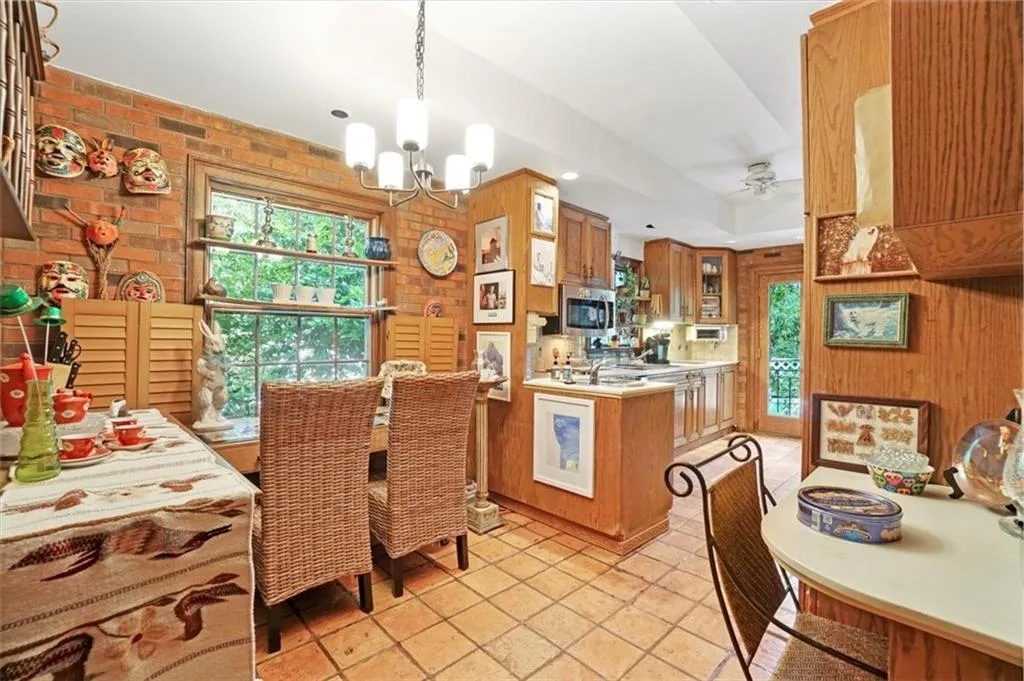 3061 Peachtree Drive Ne, Atlanta, Georgia 30305, 3 Bedrooms Bedrooms, ,2 BathroomsBathrooms,Residential,For Sale,3061 Peachtree Drive Ne,7656311