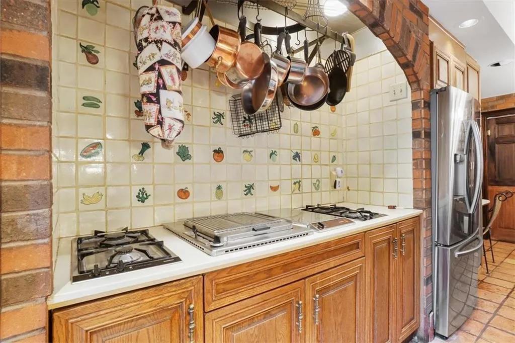 3061 Peachtree Drive Ne, Atlanta, Georgia 30305, 3 Bedrooms Bedrooms, ,2 BathroomsBathrooms,Residential,For Sale,3061 Peachtree Drive Ne,7656311