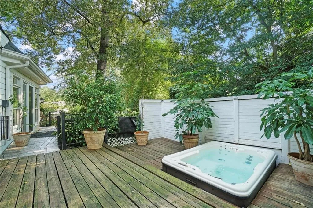 3061 Peachtree Drive Ne, Atlanta, Georgia 30305, 3 Bedrooms Bedrooms, ,2 BathroomsBathrooms,Residential,For Sale,3061 Peachtree Drive Ne,7656311