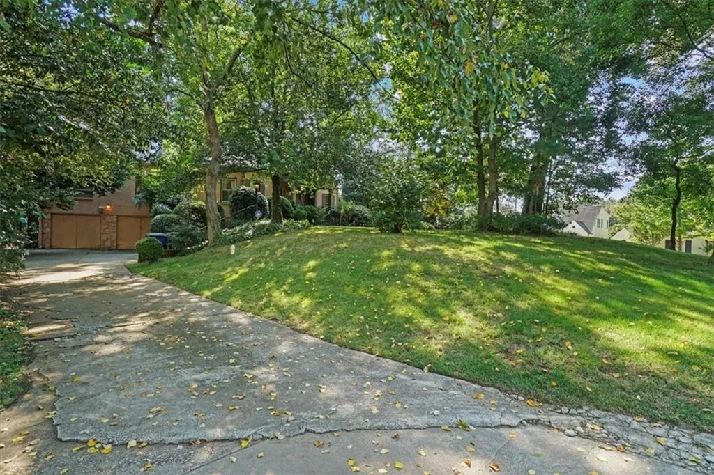 3061 Peachtree Drive Ne, Atlanta, Georgia 30305, 3 Bedrooms Bedrooms, ,2 BathroomsBathrooms,Residential,For Sale,3061 Peachtree Drive Ne,7656311