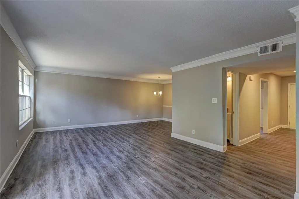 6980 Roswell Road Unit A6, Sandy Springs, Georgia 30328, 3 Bedrooms Bedrooms, ,2 BathroomsBathrooms,Residential,Sold,6980 Roswell Road Unit A6,7149428