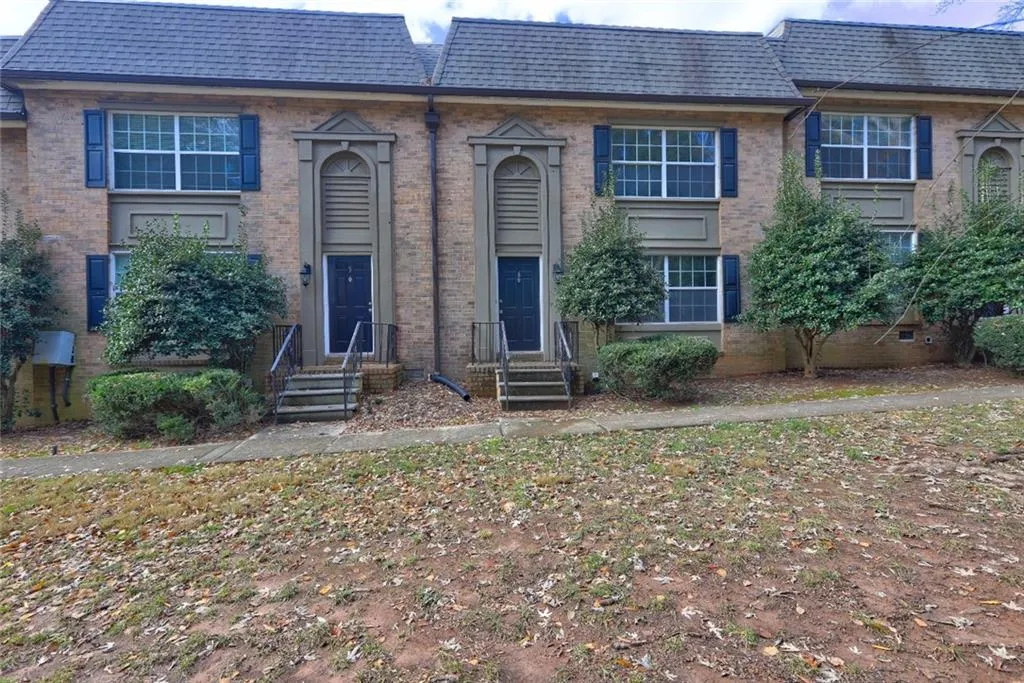 6980 Roswell Road Unit A6, Sandy Springs, Georgia 30328, 3 Bedrooms Bedrooms, ,2 BathroomsBathrooms,Residential,Sold,6980 Roswell Road Unit A6,7149428