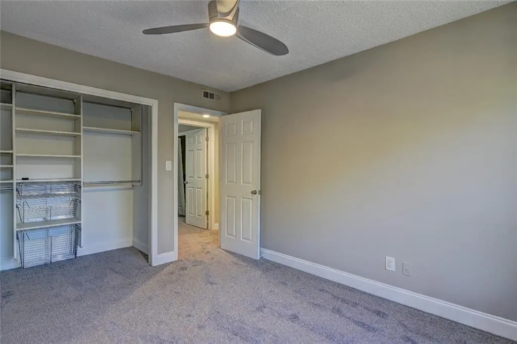 6980 Roswell Road Unit A6, Sandy Springs, Georgia 30328, 3 Bedrooms Bedrooms, ,2 BathroomsBathrooms,Residential,Sold,6980 Roswell Road Unit A6,7149428