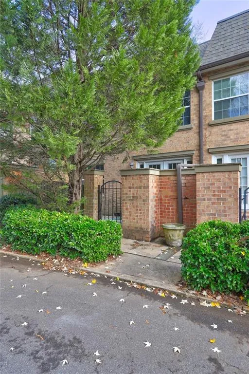 6980 Roswell Road Unit A6, Sandy Springs, Georgia 30328, 3 Bedrooms Bedrooms, ,2 BathroomsBathrooms,Residential,Sold,6980 Roswell Road Unit A6,7149428