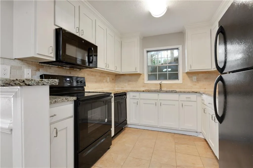 1106 Natchez Trace, Atlanta, Georgia 30350, 2 Bedrooms Bedrooms, ,1 BathroomBathrooms,Residential,Sold,1106 Natchez Trace,6585168