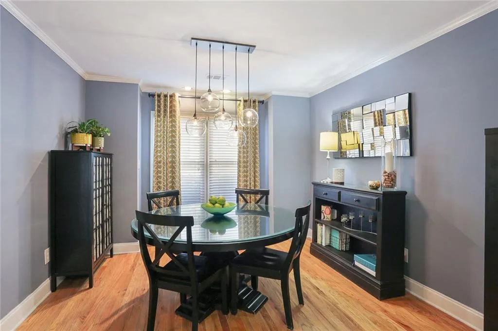 214 Peachtree Hollow Court, Atlanta, Georgia 30328, 2 Bedrooms Bedrooms, ,2 BathroomsBathrooms,Residential,Sold,214 Peachtree Hollow Court,6508319