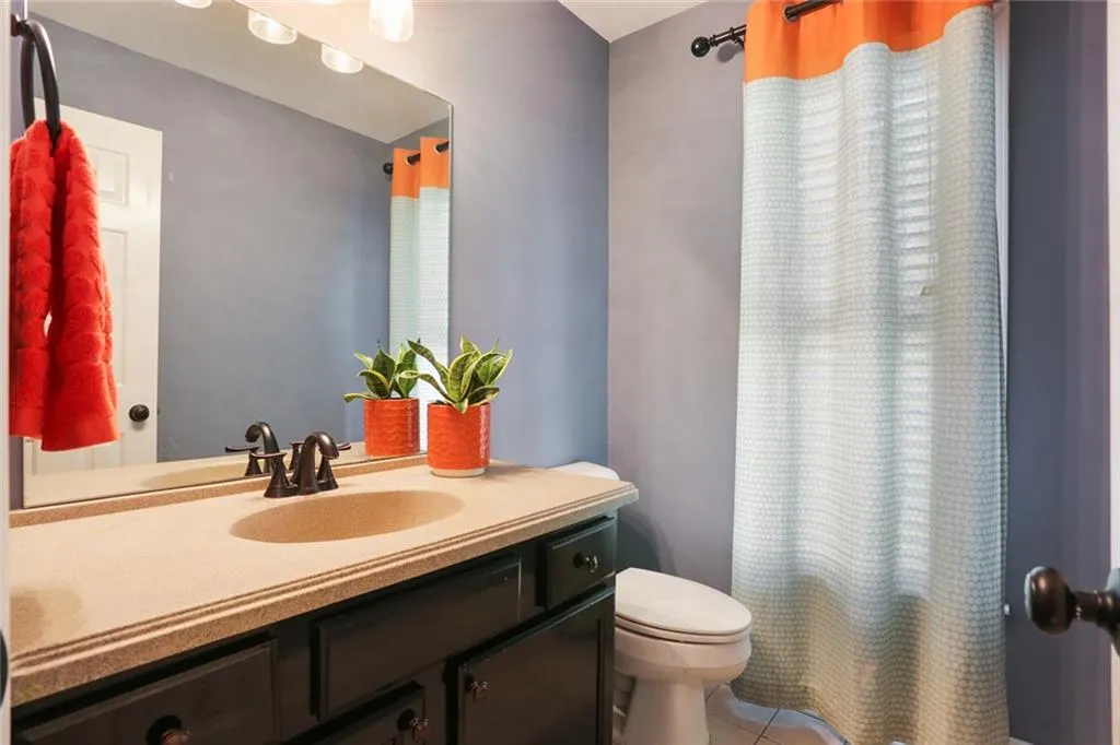 214 Peachtree Hollow Court, Atlanta, Georgia 30328, 2 Bedrooms Bedrooms, ,2 BathroomsBathrooms,Residential,Sold,214 Peachtree Hollow Court,6508319