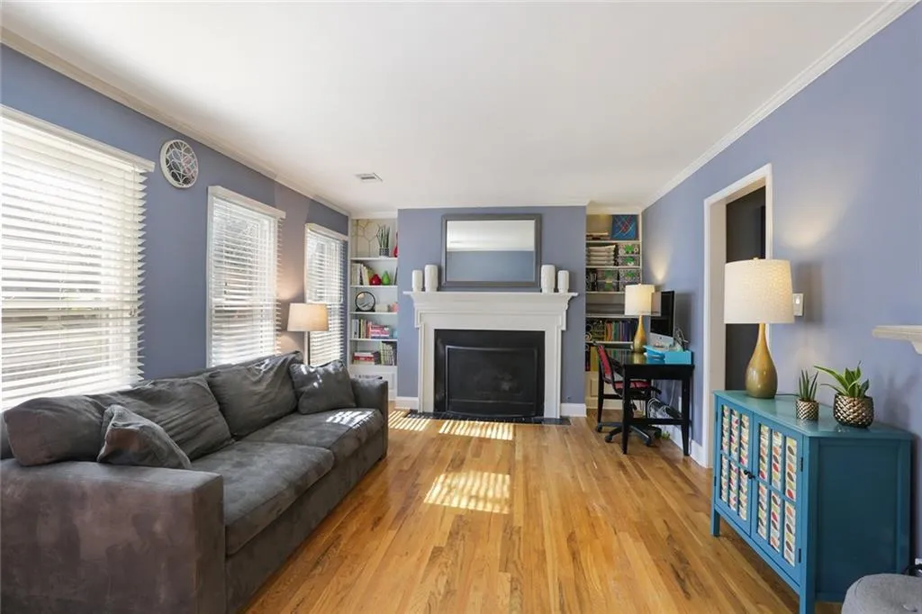 214 Peachtree Hollow Court, Atlanta, Georgia 30328, 2 Bedrooms Bedrooms, ,2 BathroomsBathrooms,Residential,Sold,214 Peachtree Hollow Court,6508319
