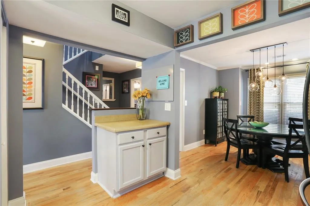 214 Peachtree Hollow Court, Atlanta, Georgia 30328, 2 Bedrooms Bedrooms, ,2 BathroomsBathrooms,Residential,Sold,214 Peachtree Hollow Court,6508319