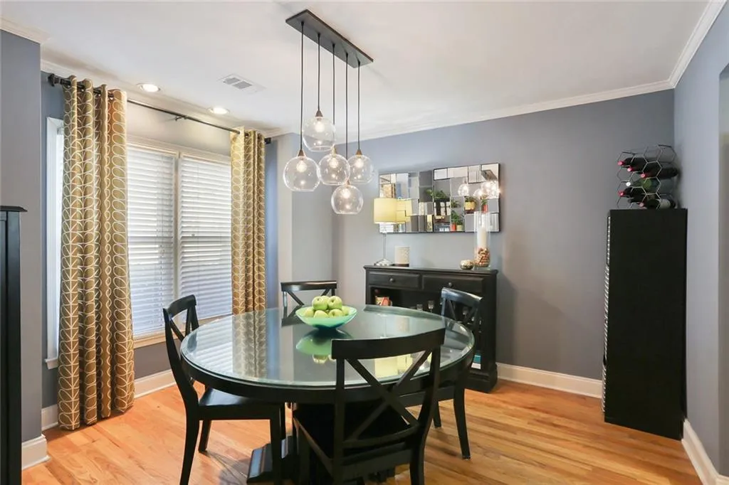 214 Peachtree Hollow Court, Atlanta, Georgia 30328, 2 Bedrooms Bedrooms, ,2 BathroomsBathrooms,Residential,Sold,214 Peachtree Hollow Court,6508319