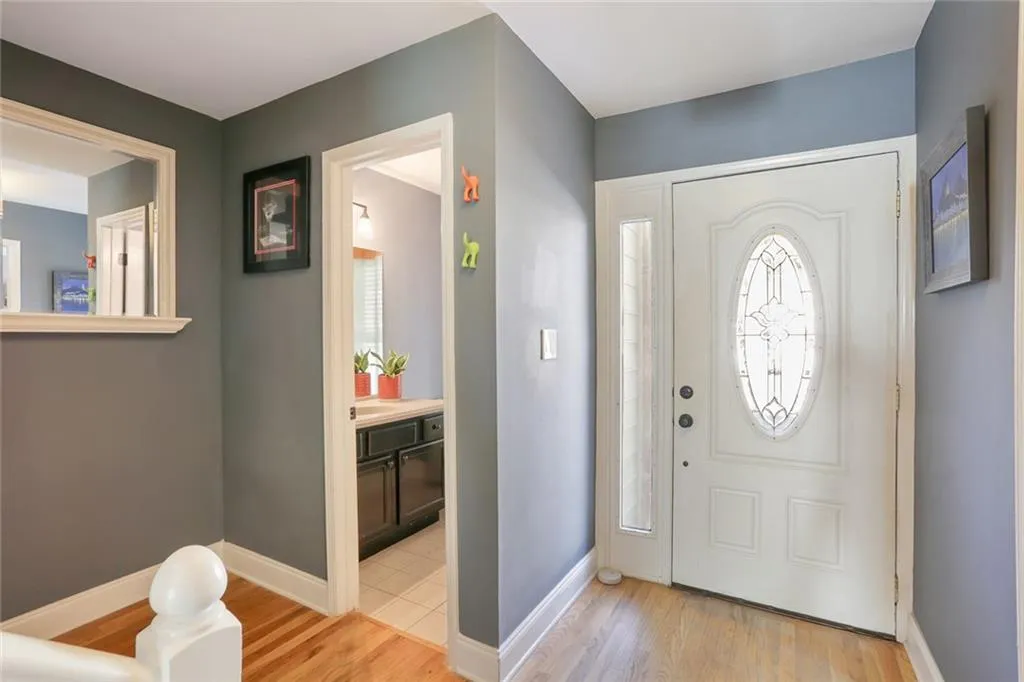 214 Peachtree Hollow Court, Atlanta, Georgia 30328, 2 Bedrooms Bedrooms, ,2 BathroomsBathrooms,Residential,Sold,214 Peachtree Hollow Court,6508319