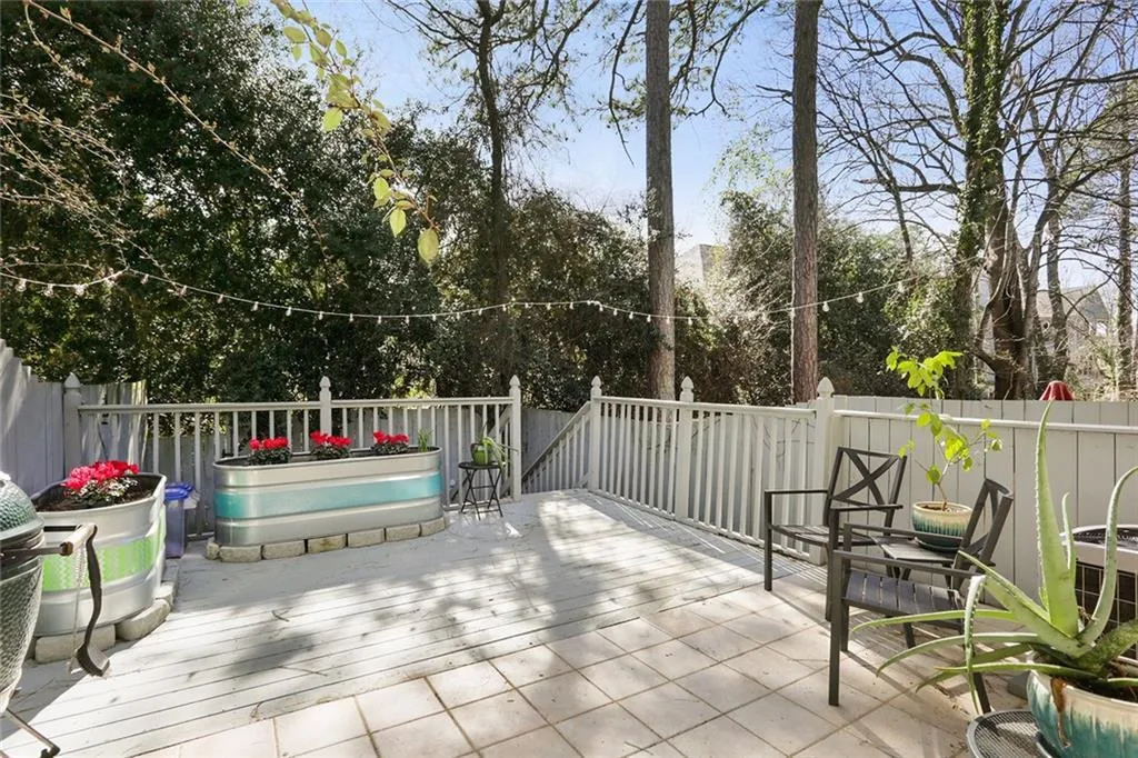 214 Peachtree Hollow Court, Atlanta, Georgia 30328, 2 Bedrooms Bedrooms, ,2 BathroomsBathrooms,Residential,Sold,214 Peachtree Hollow Court,6508319
