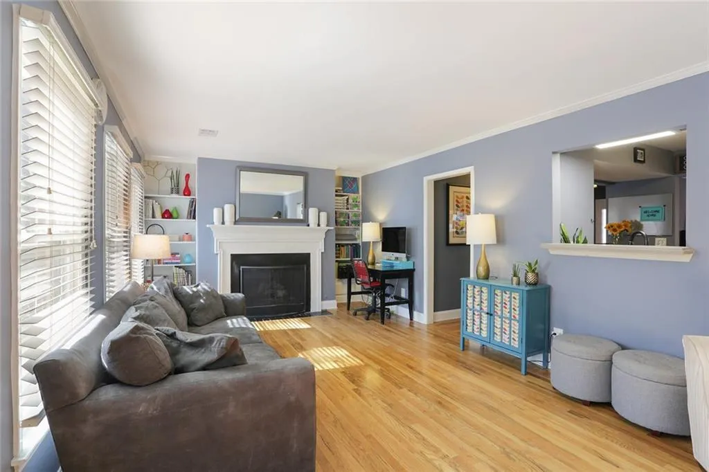 214 Peachtree Hollow Court, Atlanta, Georgia 30328, 2 Bedrooms Bedrooms, ,2 BathroomsBathrooms,Residential,Sold,214 Peachtree Hollow Court,6508319