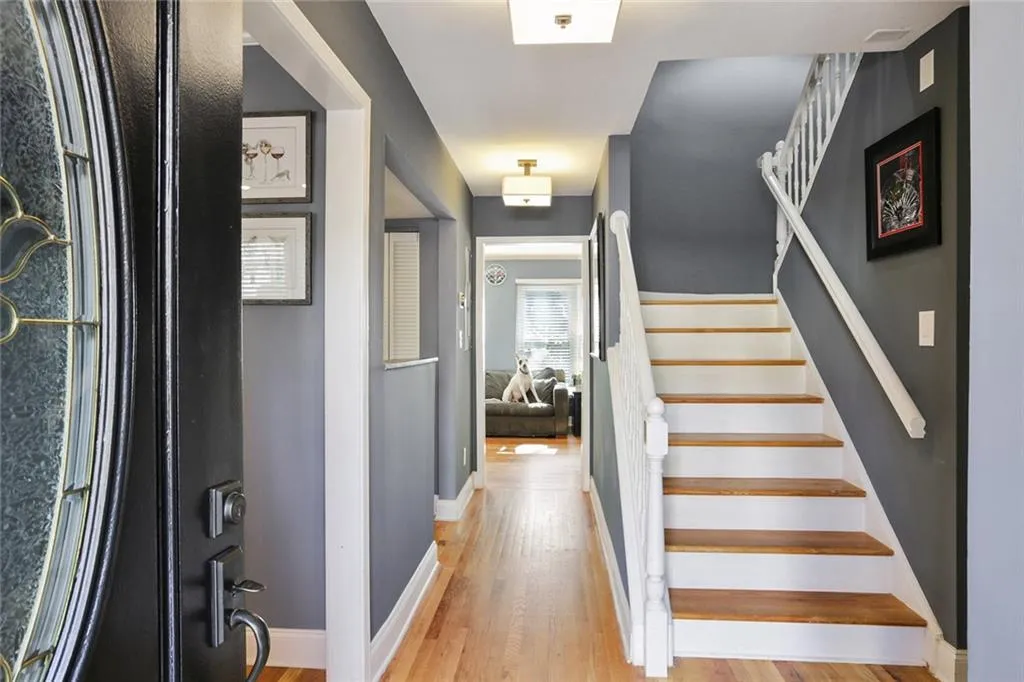 214 Peachtree Hollow Court, Atlanta, Georgia 30328, 2 Bedrooms Bedrooms, ,2 BathroomsBathrooms,Residential,Sold,214 Peachtree Hollow Court,6508319