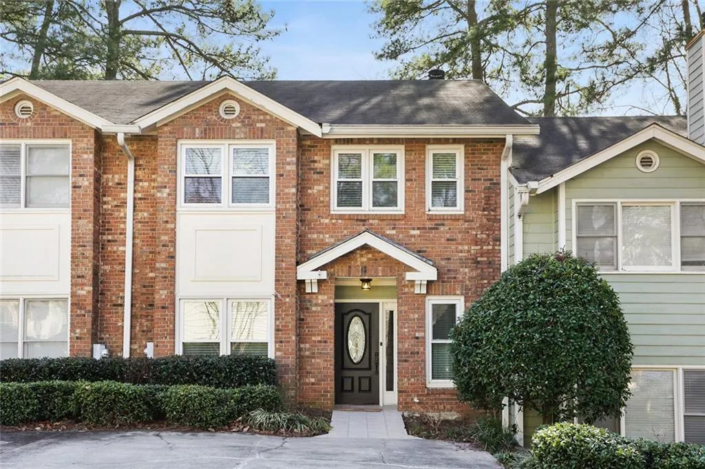 214 Peachtree Hollow Court, Atlanta, Georgia 30328, 2 Bedrooms Bedrooms, ,2 BathroomsBathrooms,Residential,Sold,214 Peachtree Hollow Court,6508319
