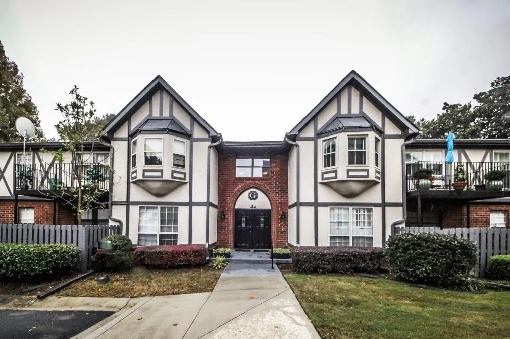 6851 Roswell Road Unit G-11, Sandy Springs, Georgia 30328, 3 Bedrooms Bedrooms, ,2 BathroomsBathrooms,Residential,Sold,6851 Roswell Road Unit G-11,6101707