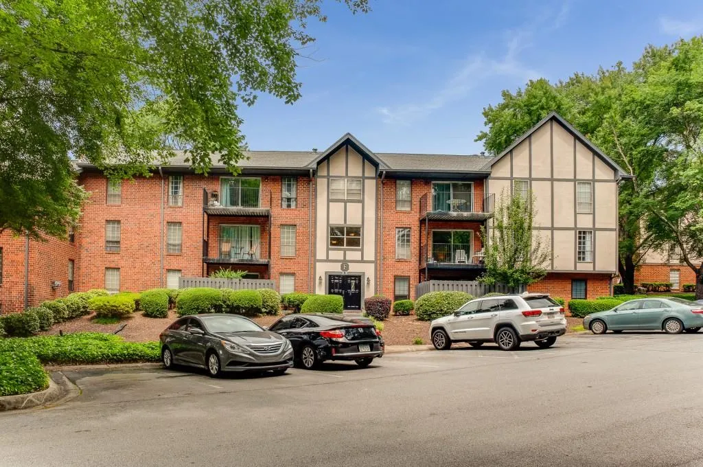 6851 Roswell Road Unit F26, Atlanta, Georgia 30328, 2 Bedrooms Bedrooms, ,2 BathroomsBathrooms,Residential,Sold,6851 Roswell Road Unit F26,6729584