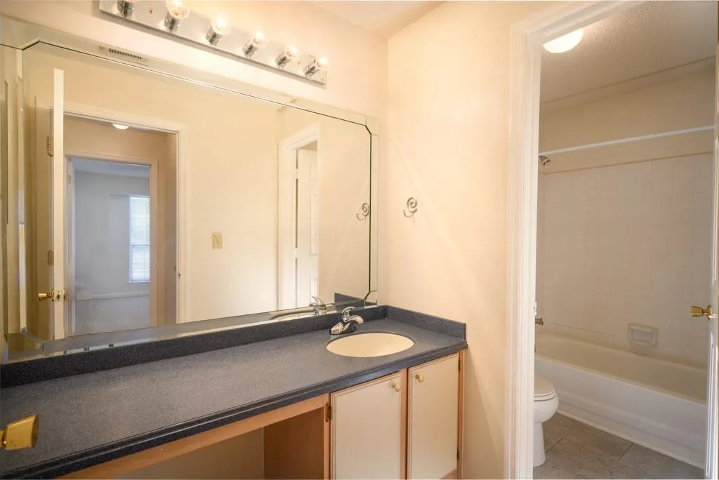 434 Granville Court, Atlanta, Georgia 30328, 2 Bedrooms Bedrooms, ,2 BathroomsBathrooms,Residential,Sold,434 Granville Court,6780358