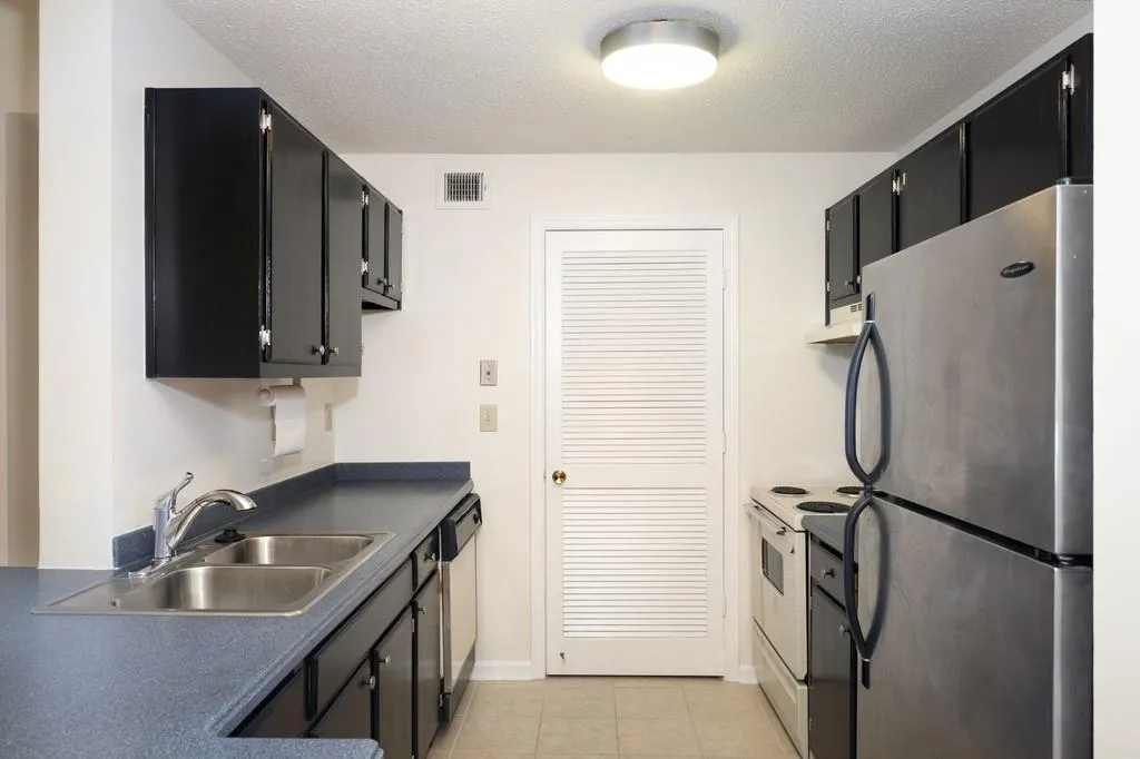 434 Granville Court, Atlanta, Georgia 30328, 2 Bedrooms Bedrooms, ,2 BathroomsBathrooms,Residential,Sold,434 Granville Court,6780358