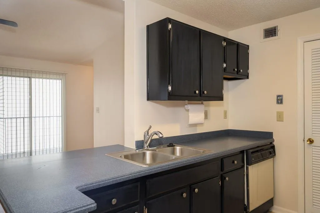 434 Granville Court, Atlanta, Georgia 30328, 2 Bedrooms Bedrooms, ,2 BathroomsBathrooms,Residential,Sold,434 Granville Court,6780358