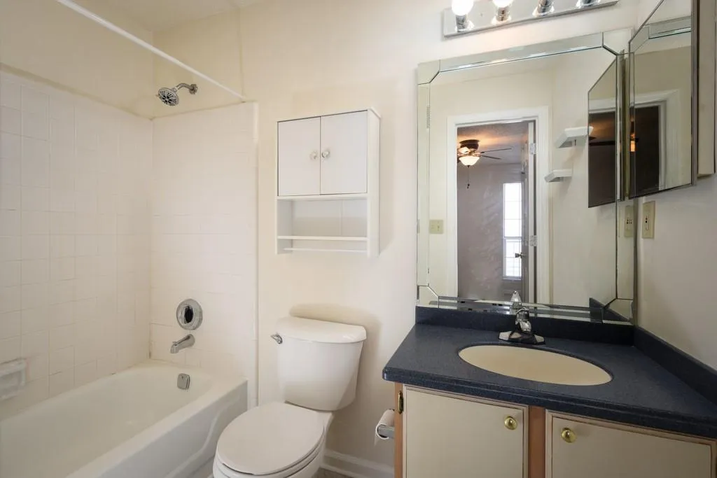 434 Granville Court, Atlanta, Georgia 30328, 2 Bedrooms Bedrooms, ,2 BathroomsBathrooms,Residential,Sold,434 Granville Court,6780358