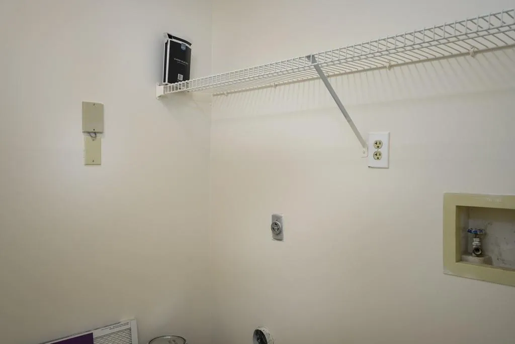 434 Granville Court, Atlanta, Georgia 30328, 2 Bedrooms Bedrooms, ,2 BathroomsBathrooms,Residential,Sold,434 Granville Court,6780358