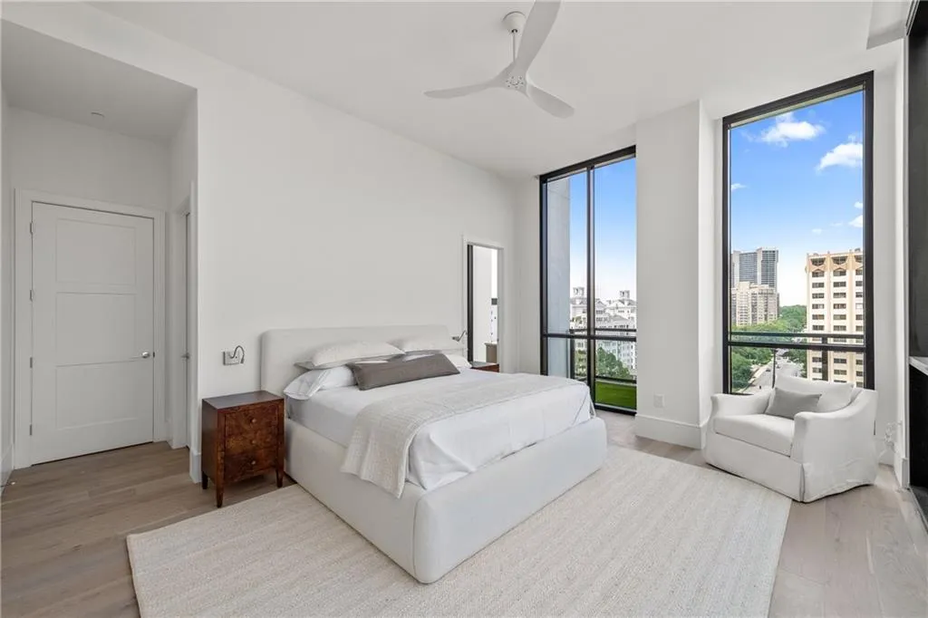 Another guest bedroom