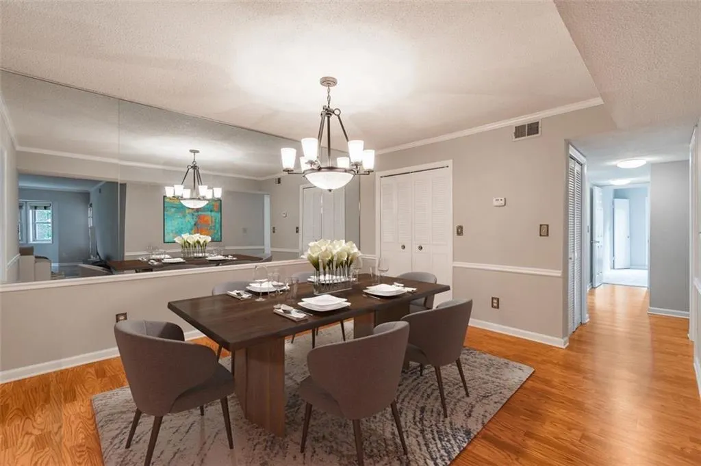 6851 Roswell Road Unit H23, Sandy Springs, Georgia 30328, 4 Bedrooms Bedrooms, ,2 BathroomsBathrooms,Residential,Sold,6851 Roswell Road Unit H23,7218774