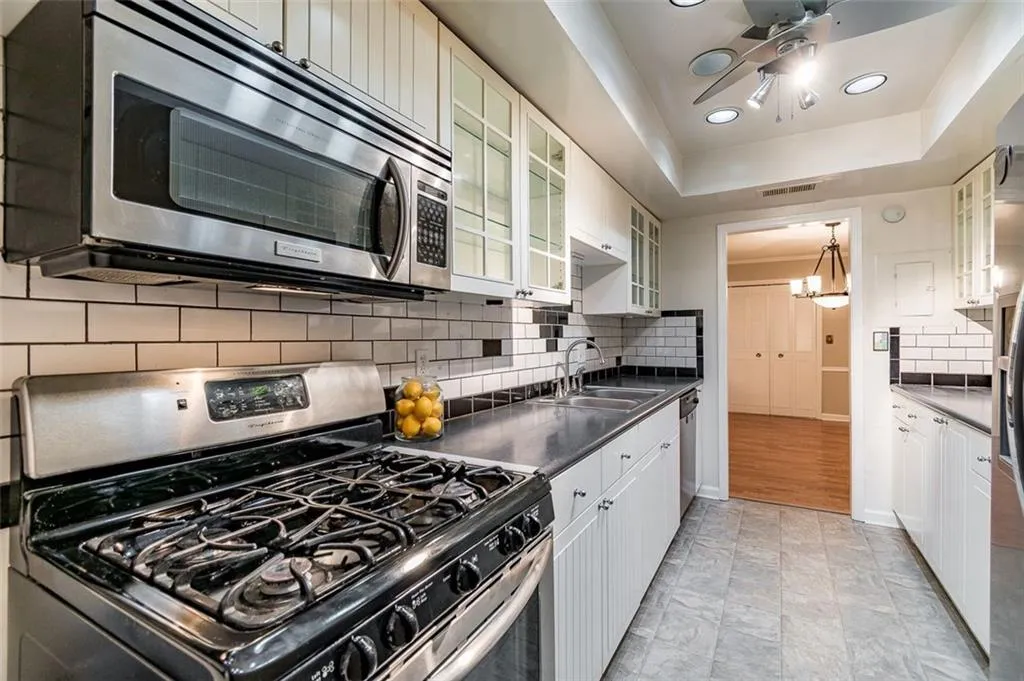 6851 Roswell Road Unit H23, Sandy Springs, Georgia 30328, 4 Bedrooms Bedrooms, ,2 BathroomsBathrooms,Residential,Sold,6851 Roswell Road Unit H23,7218774