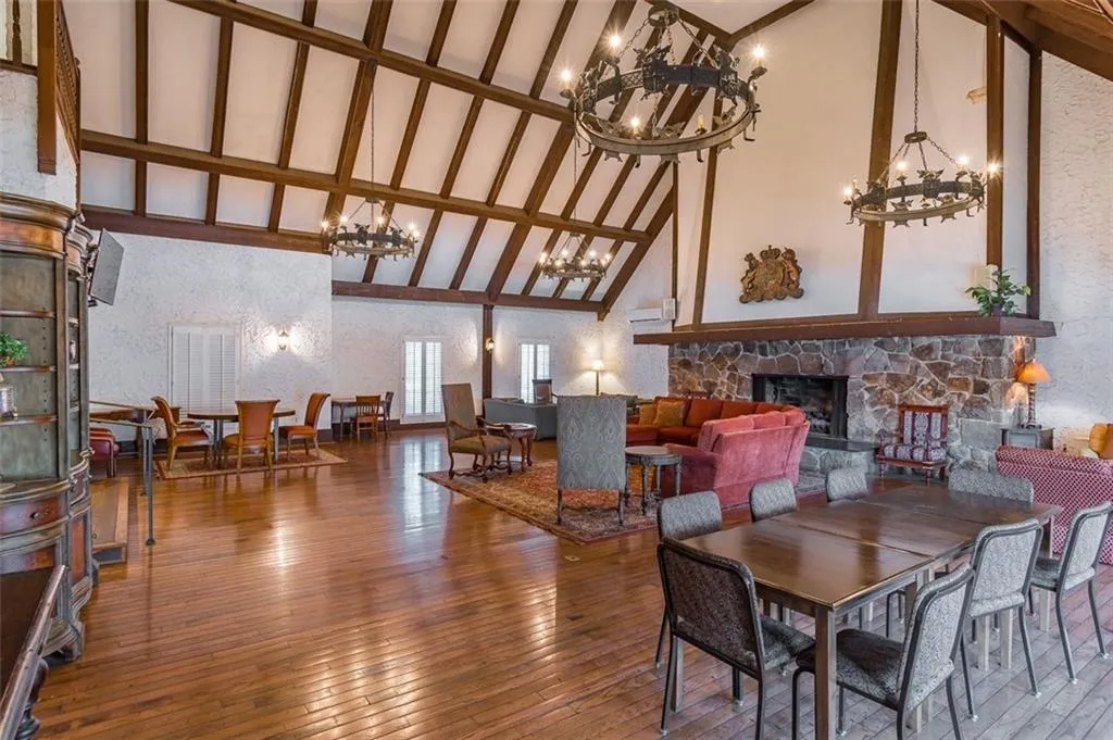 6851 Roswell Road Unit H23, Sandy Springs, Georgia 30328, 4 Bedrooms Bedrooms, ,2 BathroomsBathrooms,Residential,Sold,6851 Roswell Road Unit H23,7218774